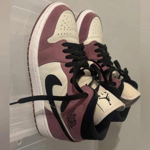 Jordan 1 Mid SE in ‘BERRY PINK’ - Picture 3 of 5